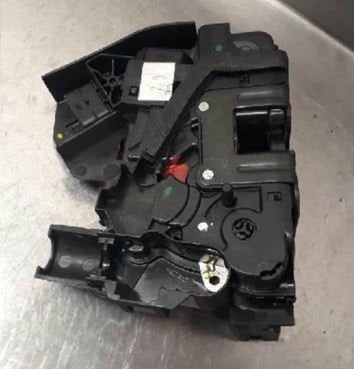 Megane 4-IV A Arka Sağ Kapı Kilidi 825023014R 825028903R