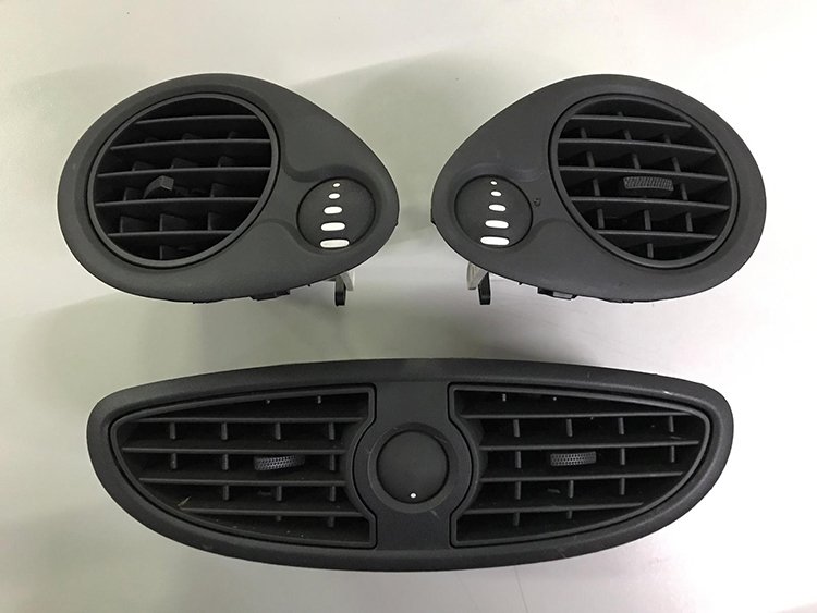 Clio 3 Ön Göğüs Torpido Havalandırması Komple Sağ- Sol- Orta Mat Siyah 7701208585