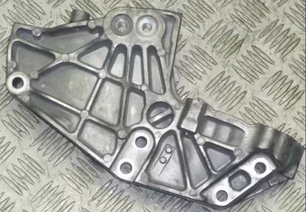 Renault Trafik 2 - 2.0 Dci M9R Silindir Kapak Suportu 8201011432 - 8200741758 - Renault Mais