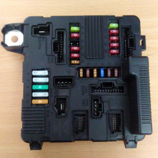 Megane 2 - Sedan Sigorta Kutusu 8200306033