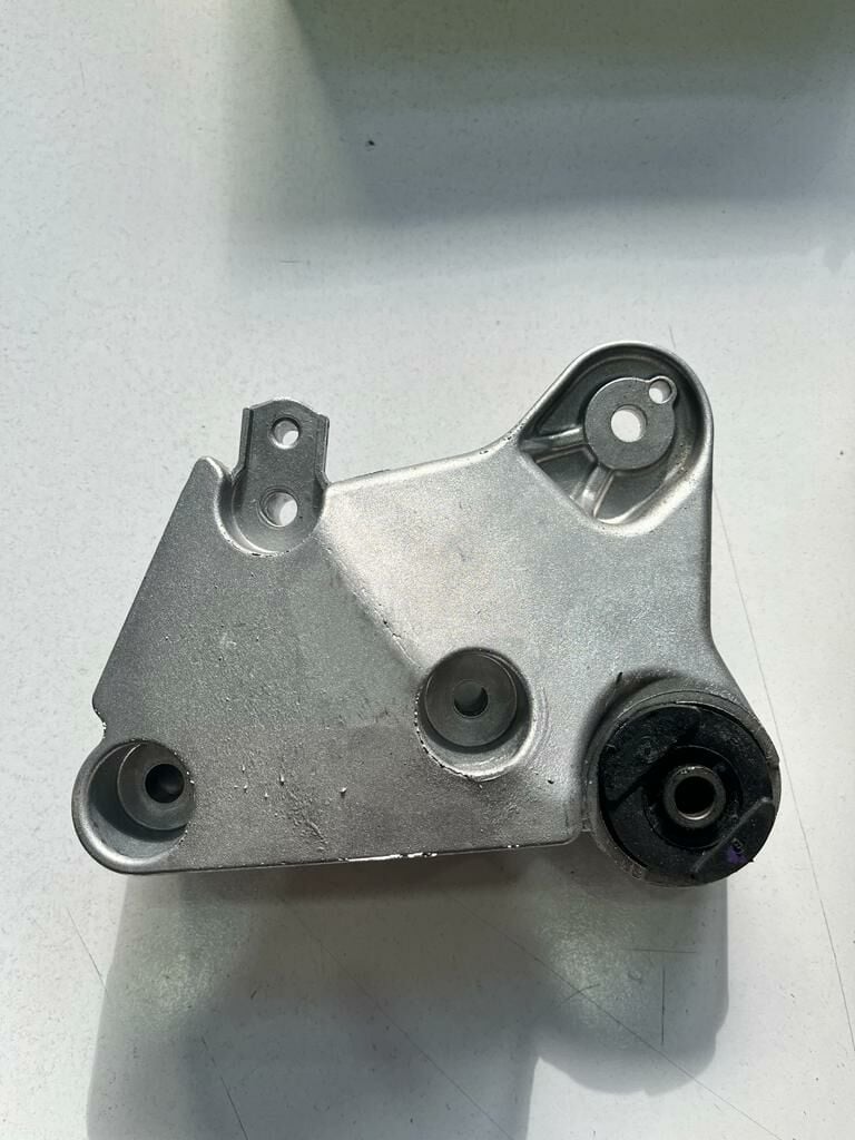 Laguna 2 Espace 4 Motor Kulağı Bağlantı Takozu 8200367493