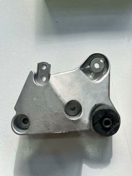 Laguna 2 Espace 4 Motor Kulağı Bağlantı Takozu 8200367493