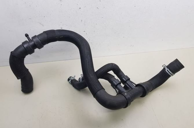 Megane 4 1.3 Tce Radyatör Alt Hortumu 215030345R 215035090R