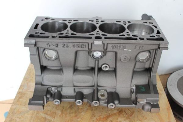 Dacia Logan 1.4 - 1.6 8 Valf K7M Motor Bloğu Blok 7701477409 - 110108138R