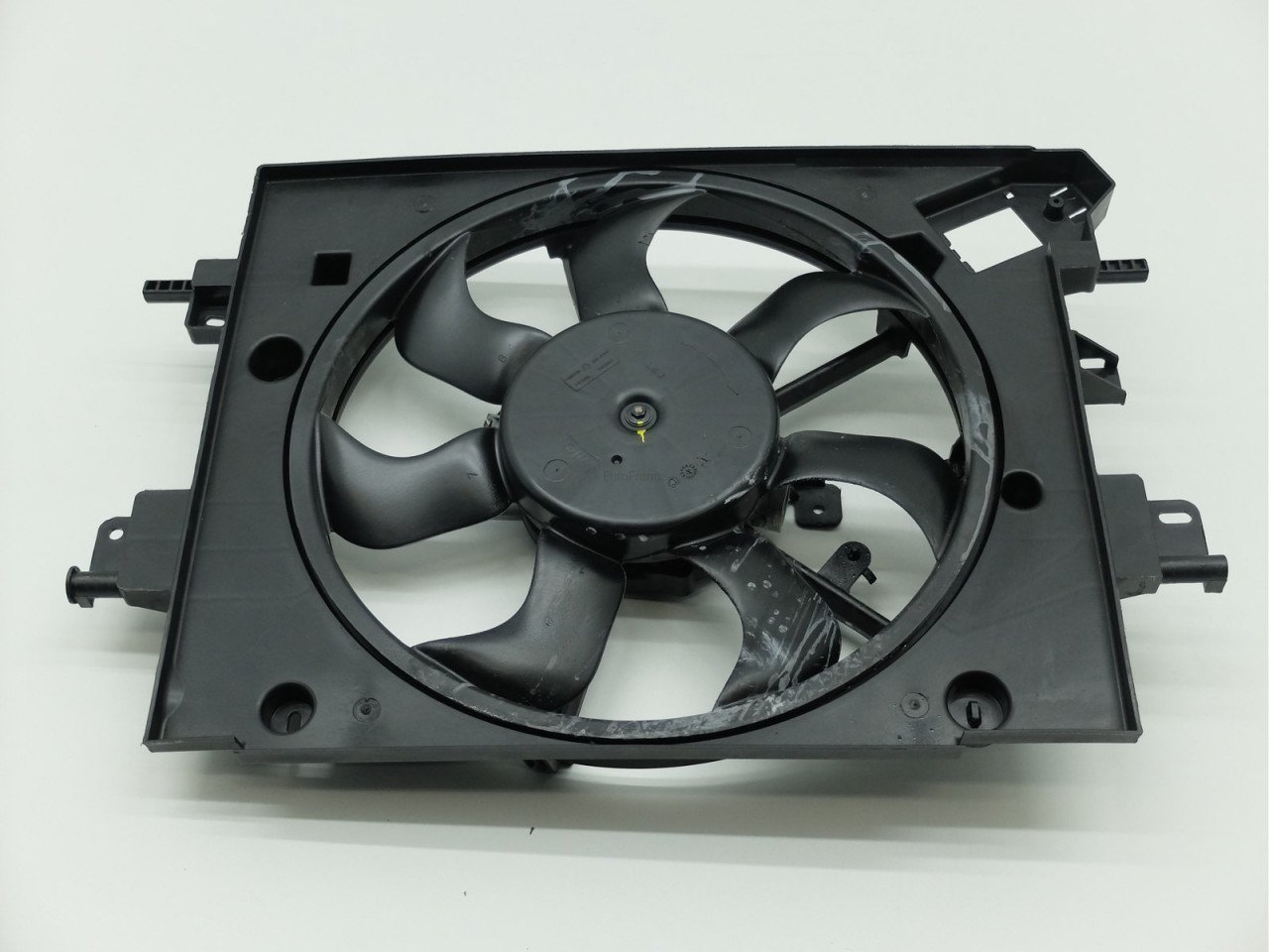 Dacia Duster A 2 - 2018 Sonrası Fan Motoru Komple 214811626R